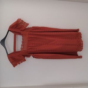 Boutique Nectar clothing size S rusty orange lacy dress w/ pretty sleeve details